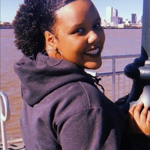 Meet your Posher, Fallon